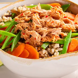Bol de arroz y atún sabor dulce y picante