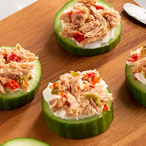 Rodajas de pepino con atún jalapeño