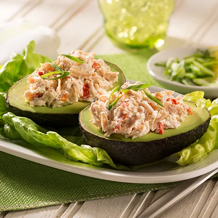 Ensalada de pollo en aguacate