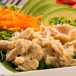 Ensalada de pollo con limón y pimienta