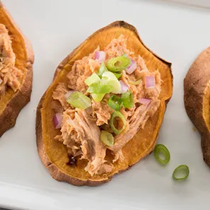 Camotes tostados con salsa Búfalo picante