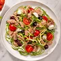 Ensalada de atún con fideos de calabacín