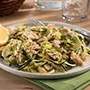 Tallarines de calabacín y salmón con eneldo y limón