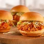Minisándwiches de barbacoa de atún estilo coreano con ensalada de repollo