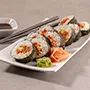 Rollos de sushi de atún estilo coreano